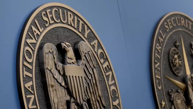 美国白宫,突传大消息!国安委大裁员