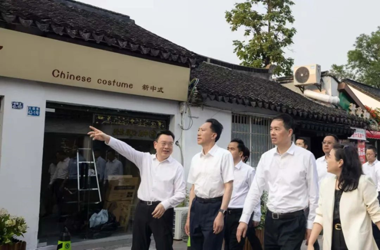 信长星、刘小涛会见中国海油董事长张传江
