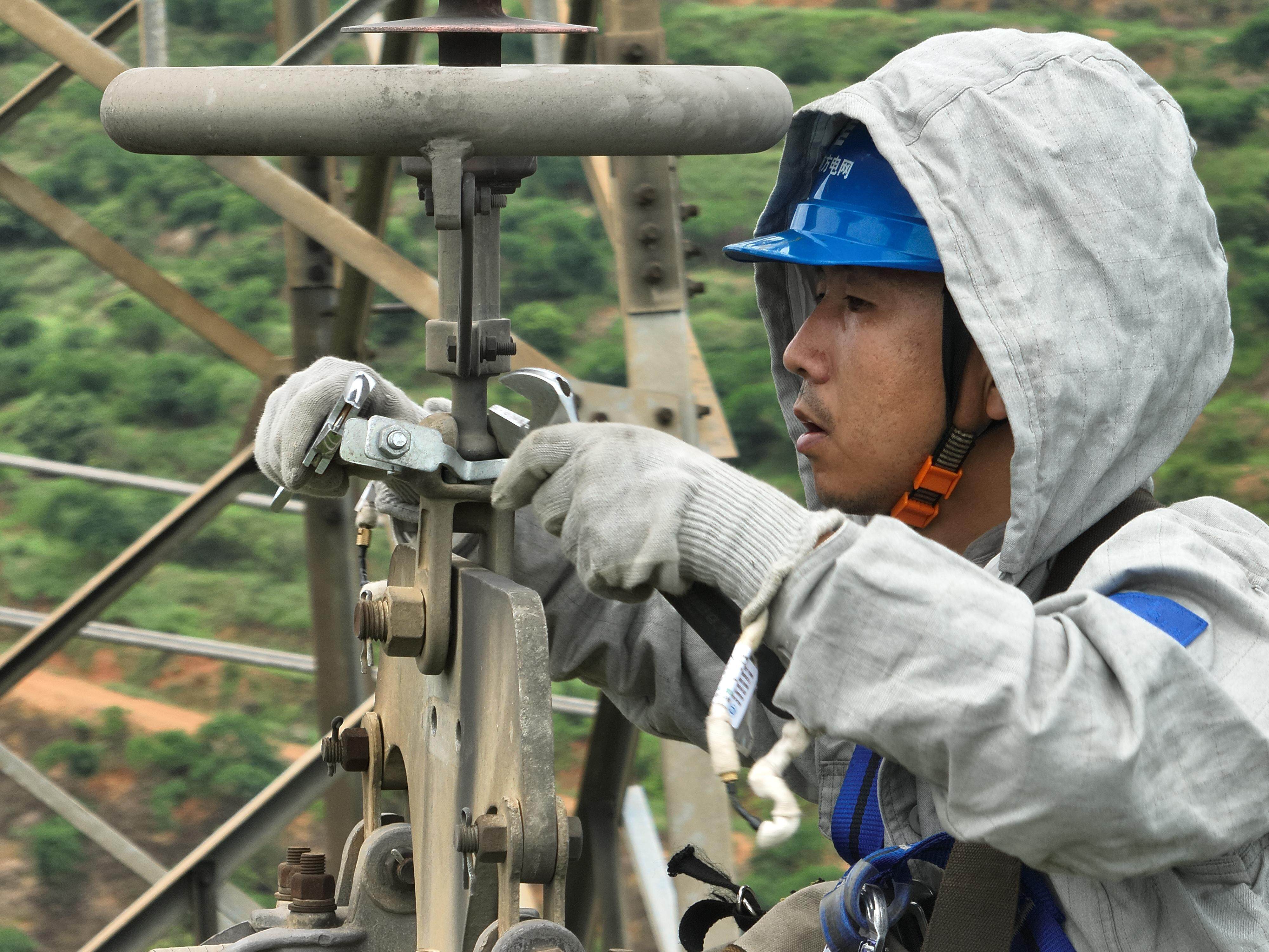 两部门：到2030年“西电东送”规模超过4.2亿千瓦，新增省间电力互济能力4000万千瓦左右