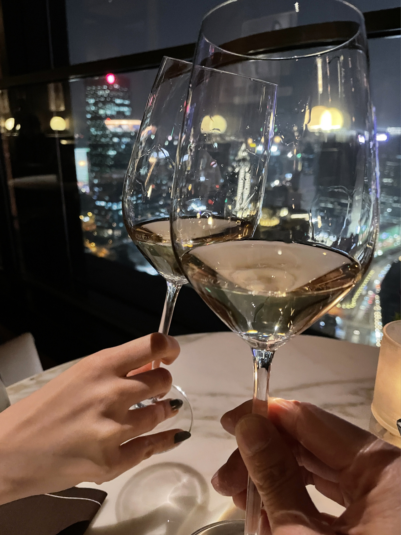 至少40死119伤，瑞士酒吧火灾原因公布：初步调查火灾是由放置在香槟瓶上的冷焰火引起