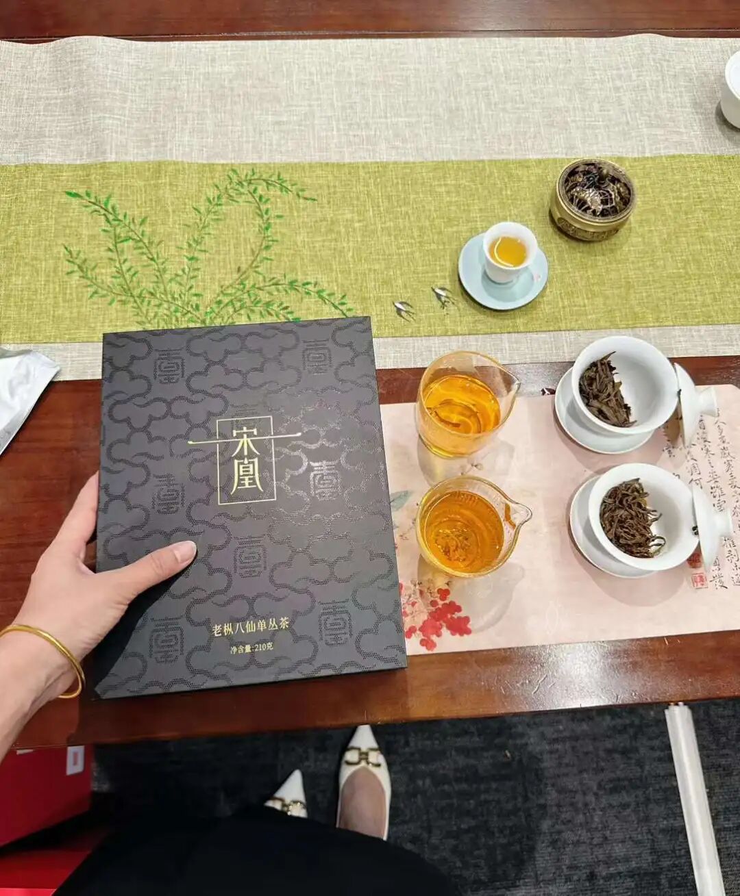 离谱！茶叶保质期标注“100年”，知名品牌回应
