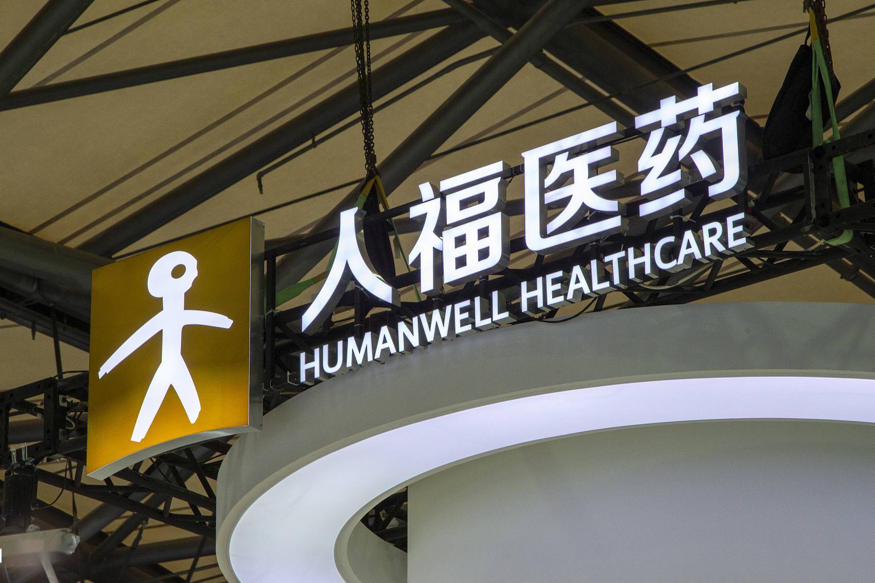 中国中免:拟收购DFS大中华区旅游零售业务相关股权及资产