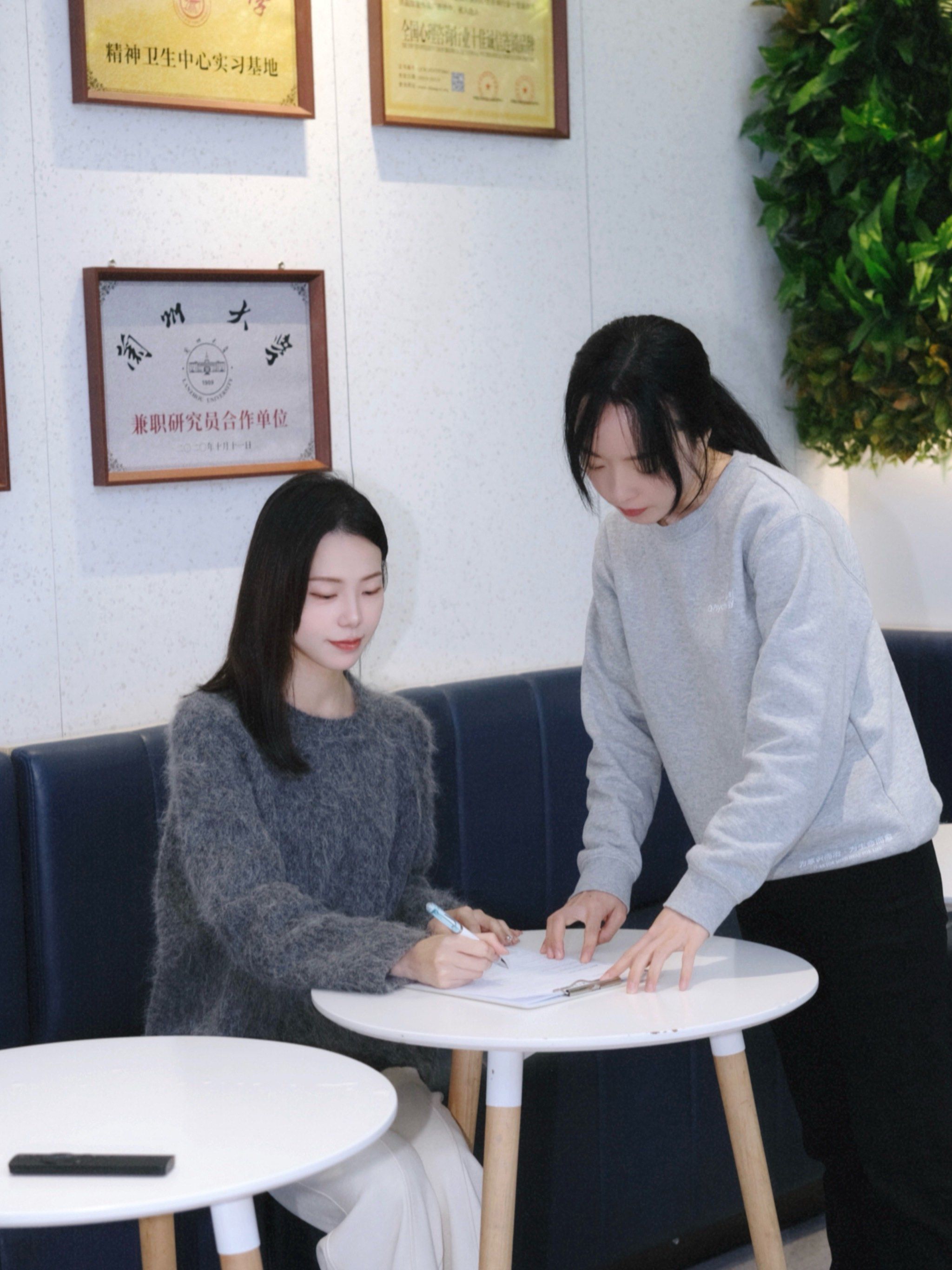 心理咨询室挤满大学生