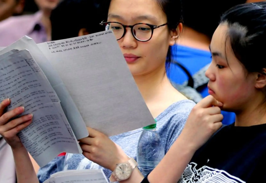 心理咨询室挤满大学生