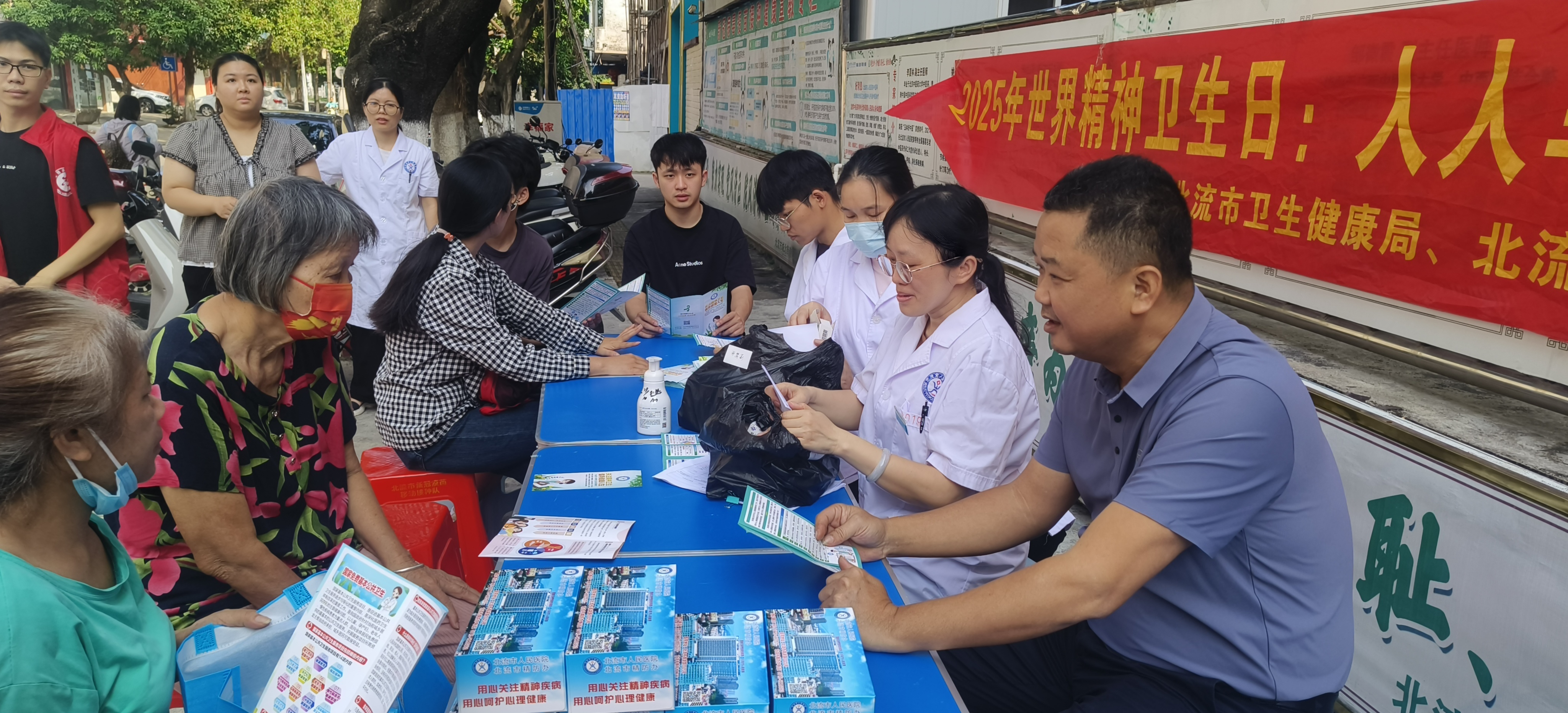 积极响应“中非人文交流年”活动倡议,援坦桑尼亚桑给巴尔血吸虫病防治专家开展义诊活动