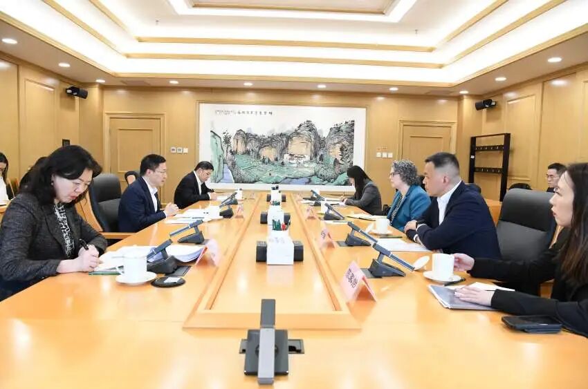 财政部副部长廖岷会见惠誉全球金融机构、国家主权与公共融资团队负责人劳拉・波特