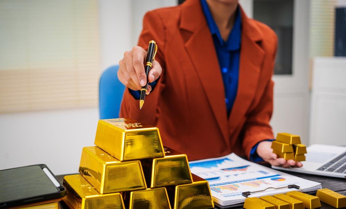 现货黄金一度重回4600美元/盎司;中金:欧美央行降息预期全面逆转为加息预期 | 金融早参