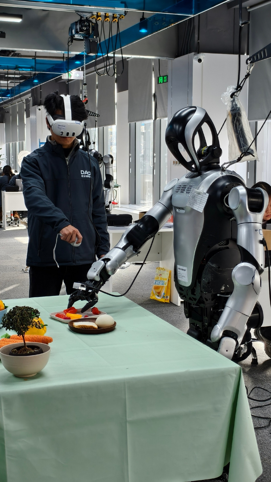 "0代码"也能训练机器人，机器人有"灵魂"了？