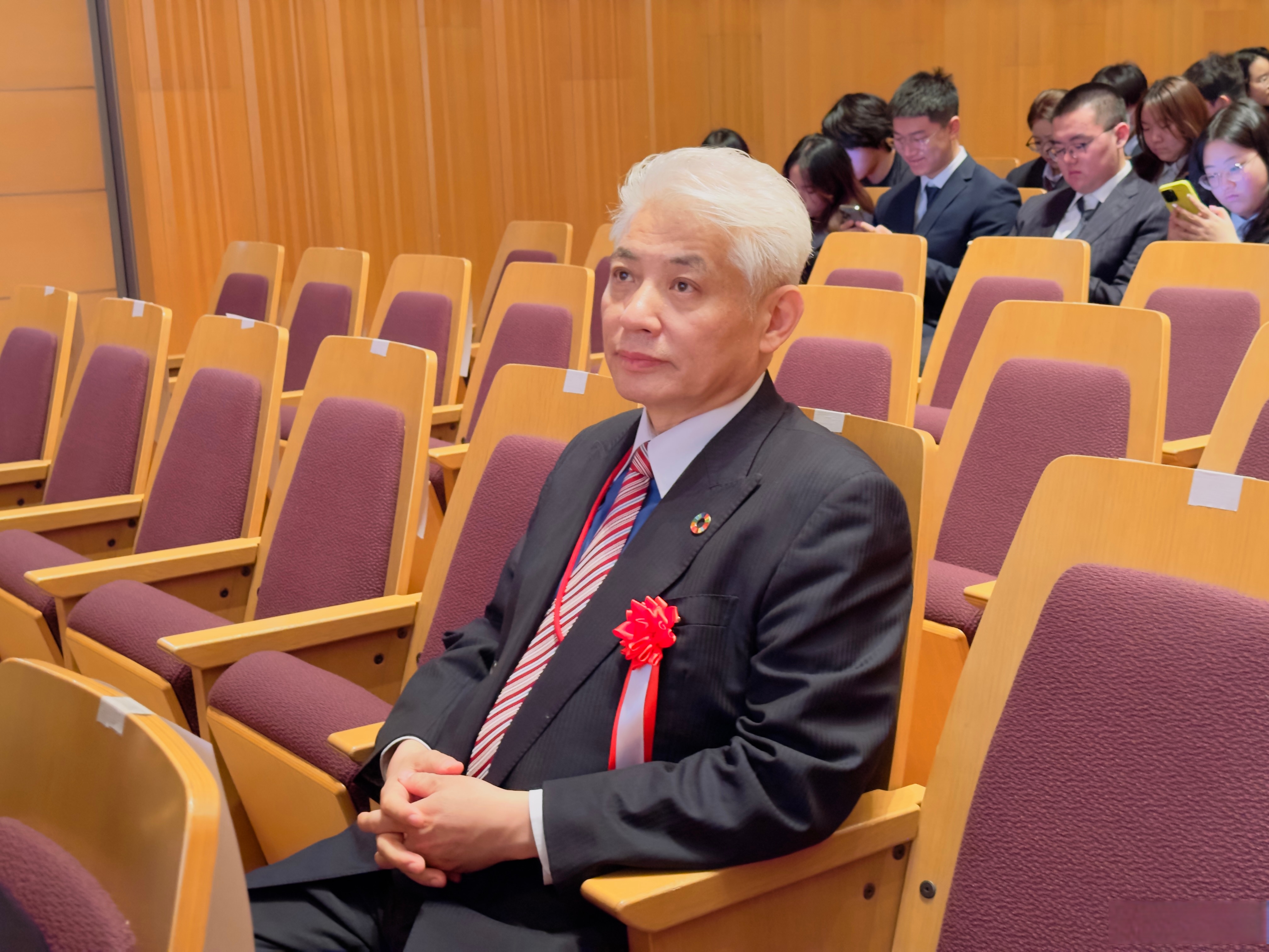中国人民银行副行长宣昌能出席全球主权债务圆桌会等会议并会见相关机构负责人